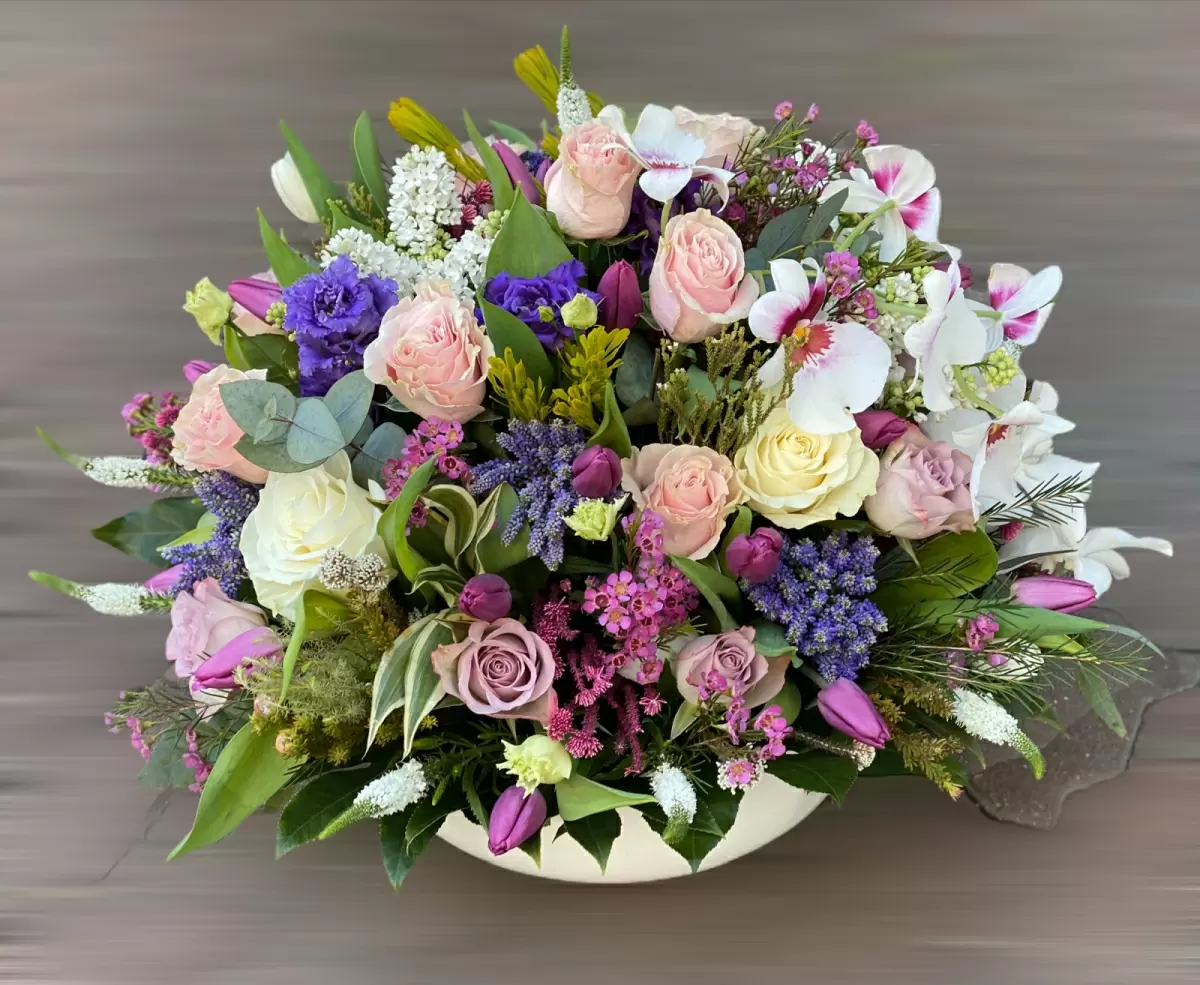 Aranjament floral in vas ceramic cu Trandafiri Orhidee Veronica