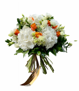 Buchet de flori cu hortensii albe si trandafiri portocalii 11 fire