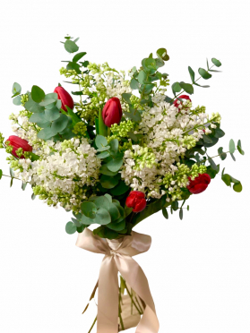Buchet cu liliac olandez si lalele rosii, zi nastere, la multi ani Bucuresti Ilfov Bragadiru