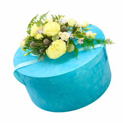 Cutie catifea trusou botez baiat cu aranjament floral pe capac