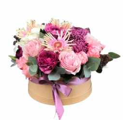 Cutie cu flori mov si roz Trandafiri Gerbera Crizanthema frunze exotice