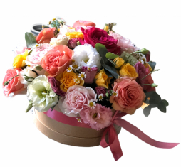 Cutie cu trandafiri si lisianthus multicolori