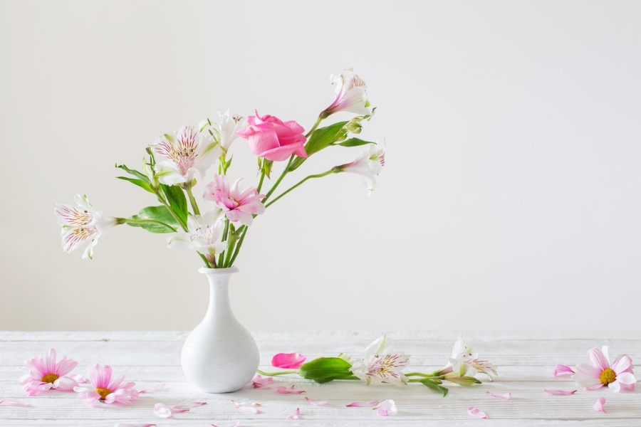 Un buchet gratios cu alstroemeria albe&nbsp;