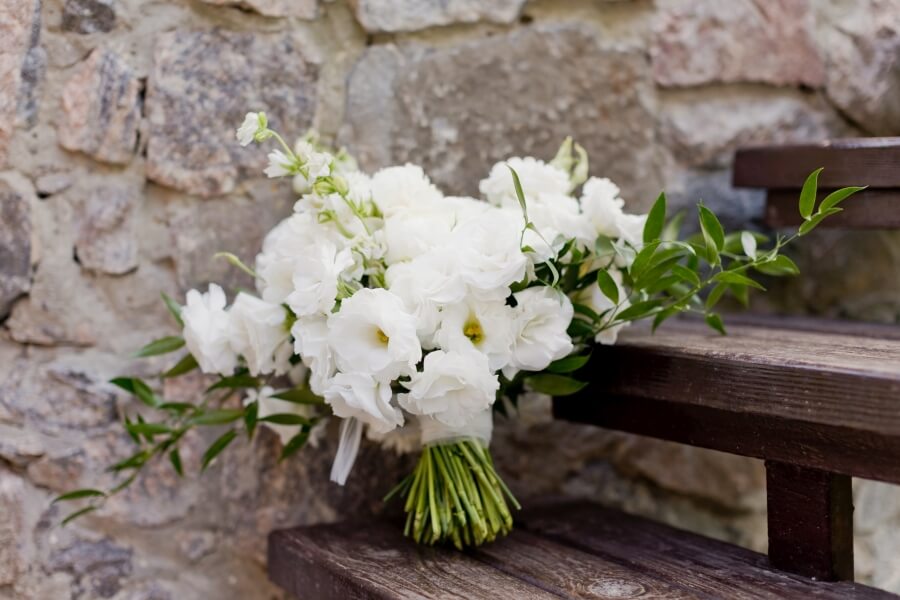 buchet de lisianthus alb versatil