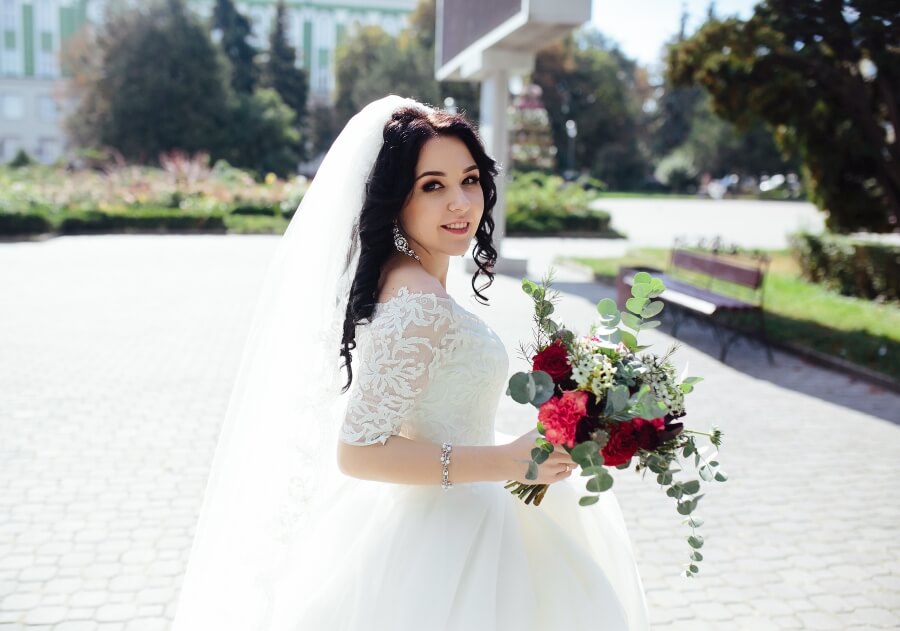 tanara mireasa nunta romania rochie buchet modern