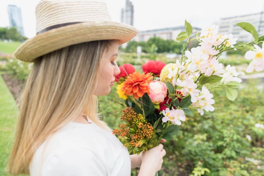 Tipuri de buchete si aranjamente florale pentru zilele de vara