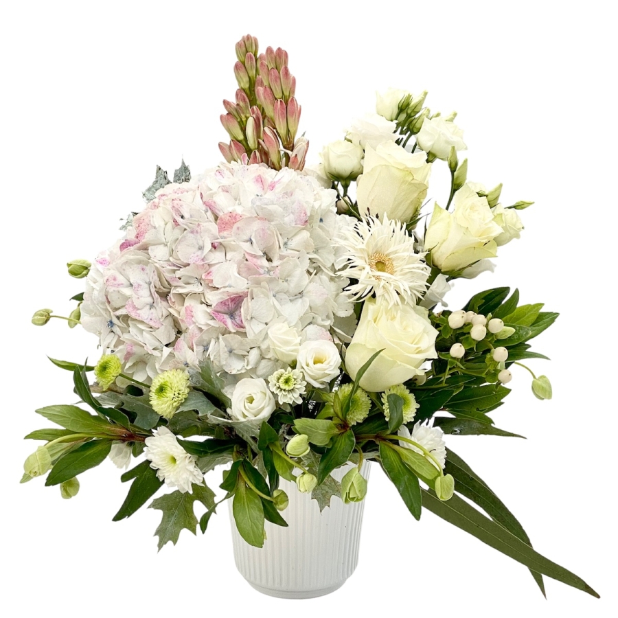aranjament floral in vas hortensii albe